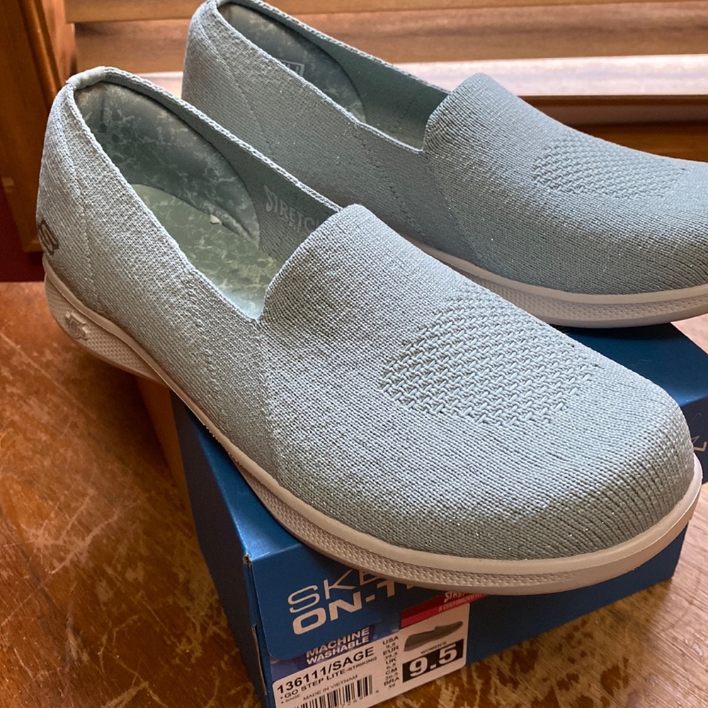 Skechers on the go slip on sneaker, size 9.5, sage green